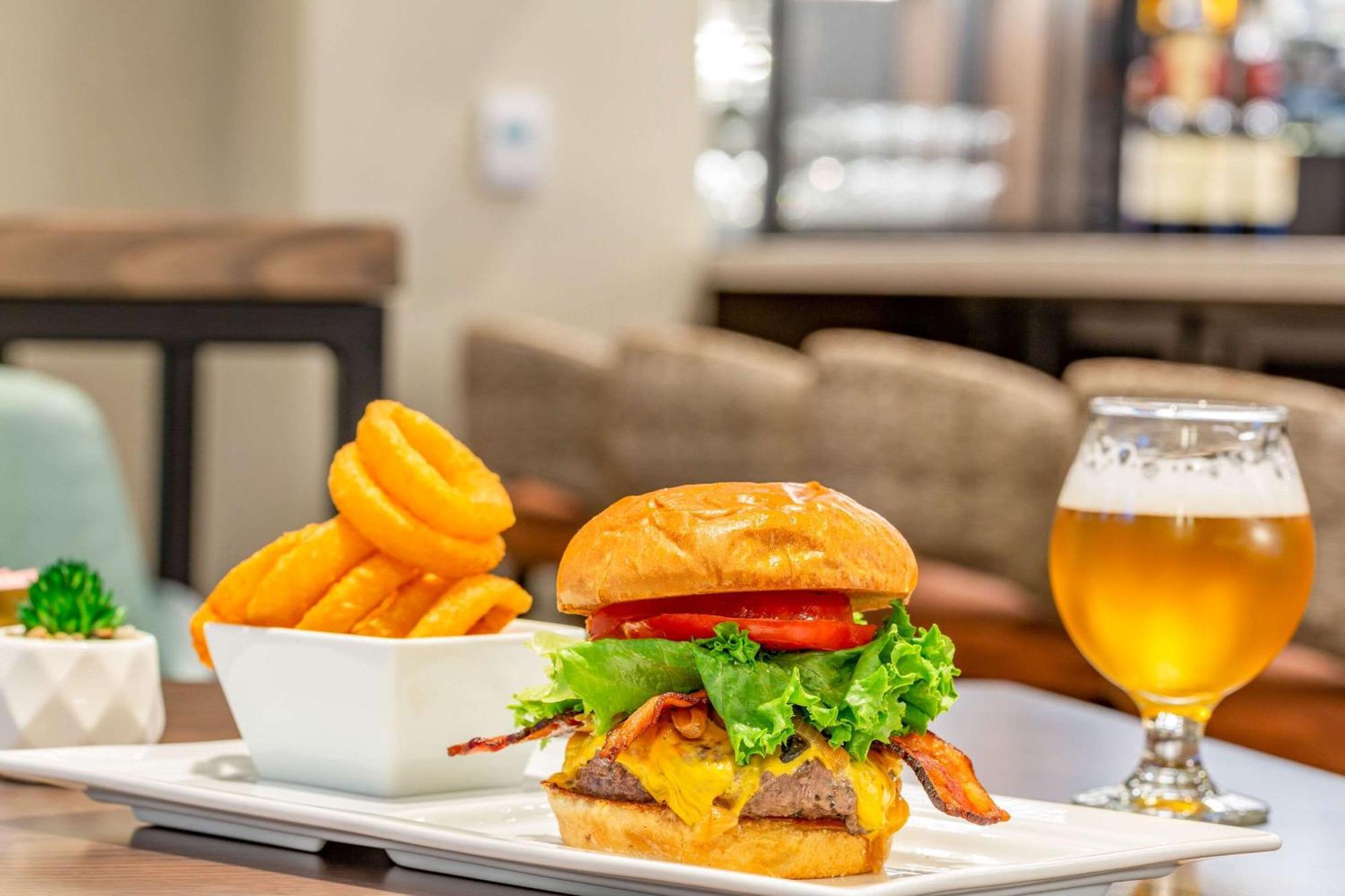 Cambria Hotel New Haven University Area Ngoại thất bức ảnh